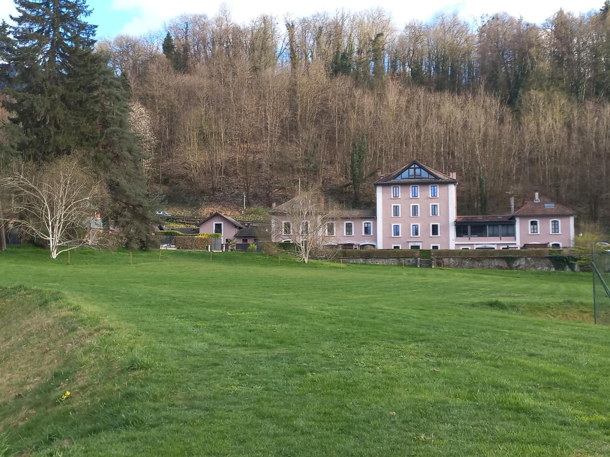 Residence Du Parc Saint-Martin-dʼUriage Exterior foto